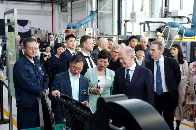 德国总理朔尔茨访问科思创亚太创新中心