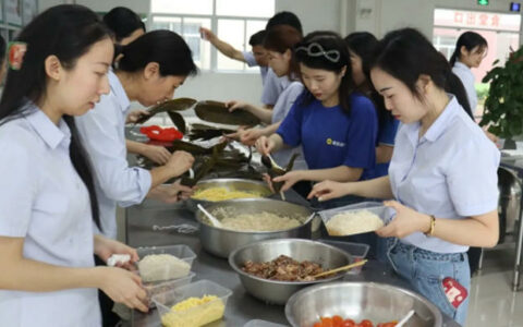 展辰新材珠海工厂包粽子活动纪实