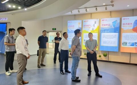 南岸区副区长石少林一行莅临华辉涂料调研指导