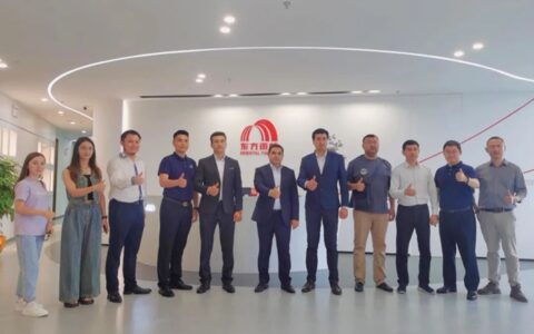 乌兹别克斯坦塔什干州阿汉加兰市政府一行赴东方雨虹考察交流