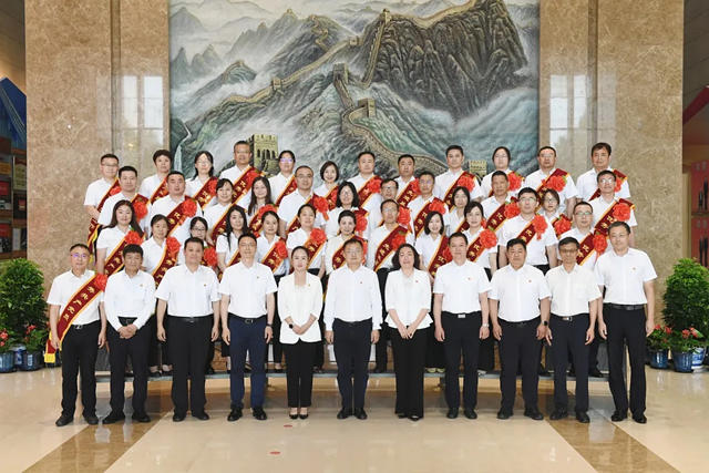 北新建材召开庆祝中国共产党成立103周年暨“两优一先”表彰大会