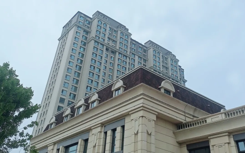 性价比之王：富思特岳彩产品引领建筑美学革命