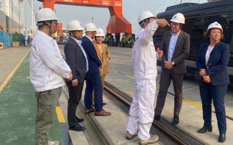 海虹老人集团高层访问招商工业海门基地