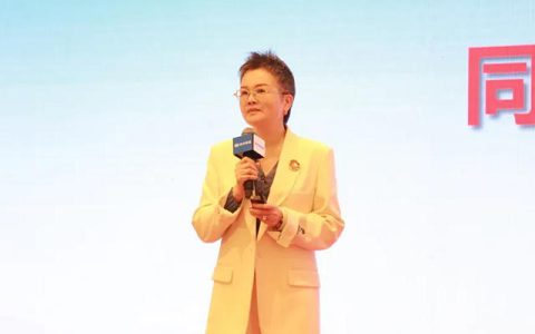 嘉宝莉：在一起31年，她书写了行业传奇