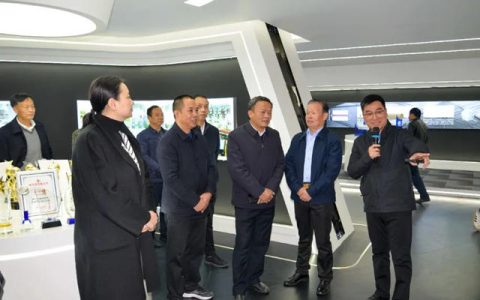 湟里镇组织人大代表、政协委员考察晨光产业园 肯定创新实力