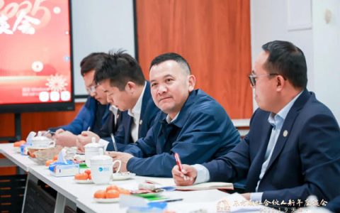 东方雨虹董事长李卫国在天津出席合伙人座谈会