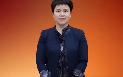 商界花木兰连任上市公司董事长