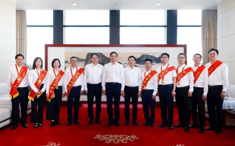 中国建材集团召开2025年劳动模范和先进集体表彰暨典型事迹宣讲会