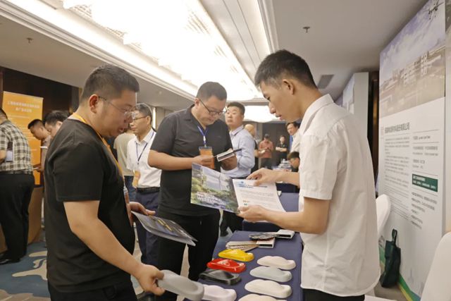 睿智高边角包覆粉末涂料：赋能工程机械领域减污降碳、绿色升级