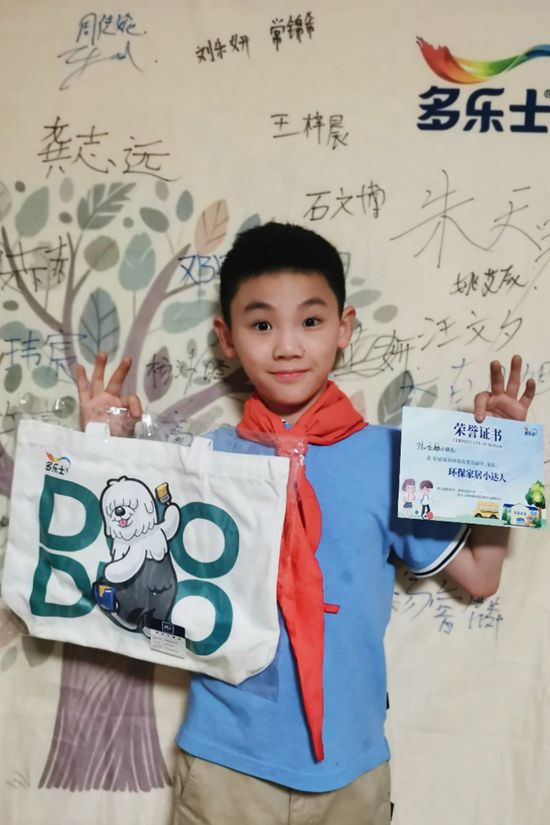 多乐士开启小学生"职业体验营" 孩子们争做“小小艺术涂装师”