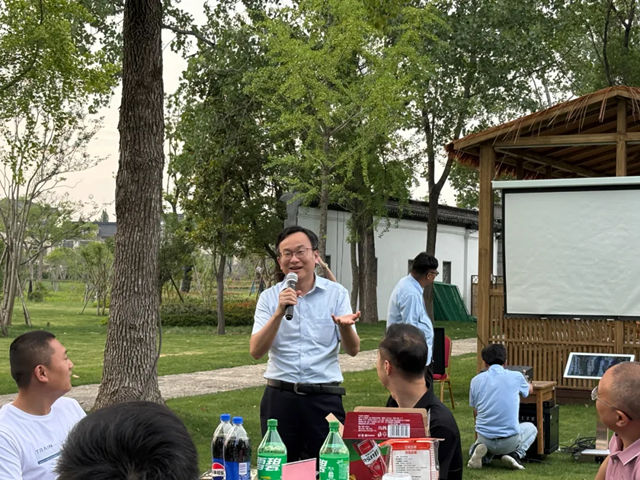紫荆花建涂事业部联合上海工厂举行打造卓越领导力培训会