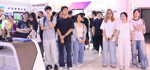 珠海科技学院师生赴展辰新材珠海工厂参观交流