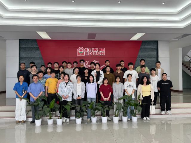 校企携手育新苗：长江涂料开放日助力学子探索职业未来