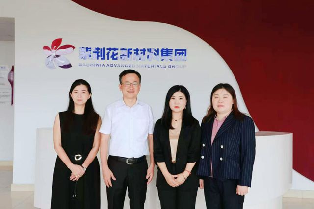 创新引领 智造未来|紫荆花新材料集团成功举行上海市专家工作站揭牌仪式暨上海金山工厂媒体开放日活动