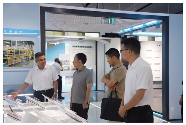 昭通高速党委副书记赵成才一行到北新建材参观交流