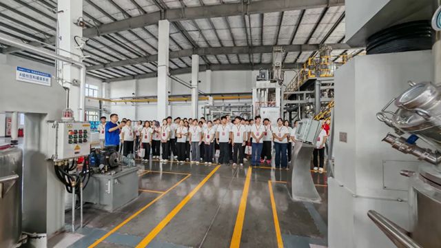 “出彩中原”大学生社会实践活动走进双瑞涂料产业洛阳生产基地