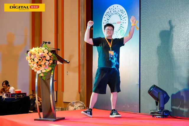 来找数码彩“快速翻新”呀！一场周年庆开成了游园会狂欢