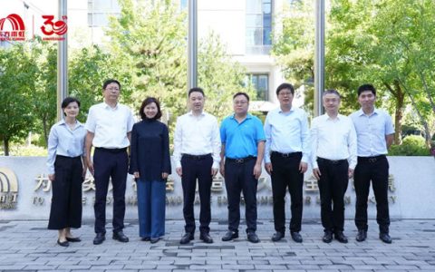 上海市普陀区区委副书记、区长赵亮一行赴东方雨虹参观交流