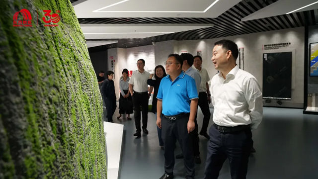 上海市普陀区区委副书记、区长赵亮一行赴东方雨虹参观交流