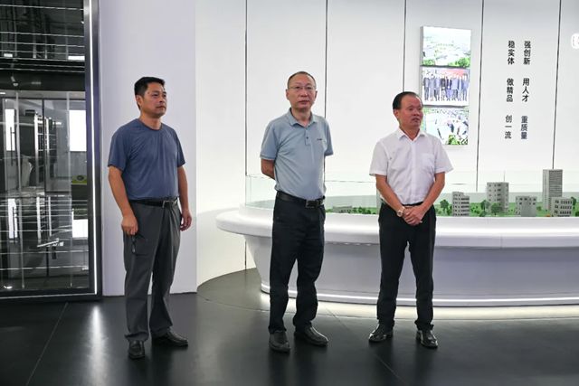 武进区新材料产业商会会长张云等领导一行莅临晨光参观 共探新材料创新发展新路径