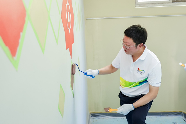 一墙新漆，一剪传承 阿克苏诺贝尔“Let's Colour多彩开始”为剪纸民俗文化村“上色”