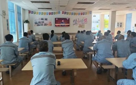 中远关西组织收看阅兵盛典