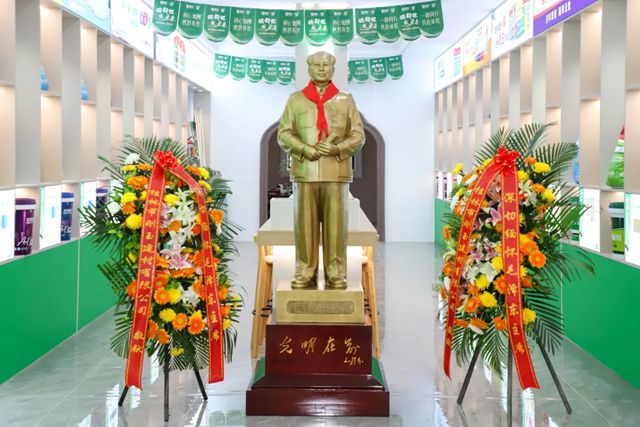 铭记历史 致敬伟人：刚玉集团庄重举行缅怀毛主席铜像揭幕仪式暨中国抗日战胜利80周年阅兵观礼