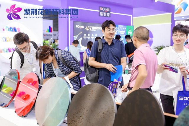 紫荆花惊艳亮相2025中国国际涂料博览会，以创新科技与数字战略重新定义行业未来