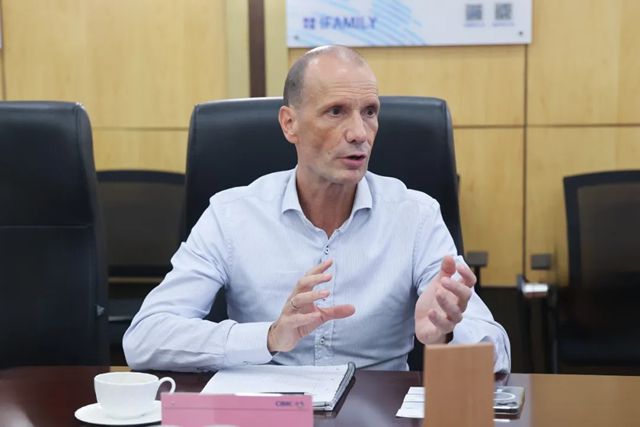 海虹老人集团能源和基础设施业务执行副总裁Steen先生一行拜访南通中集特箱