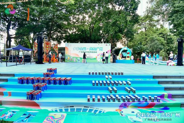 肩负“城市合伙人”使命，立邦助力广州天河体育中心水泥立柱焕新“变装”