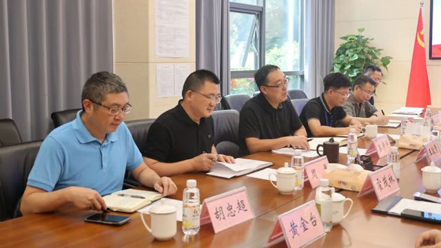 市新材料产业联合会组织有关媒体莅临三峡油漆开展专项调研