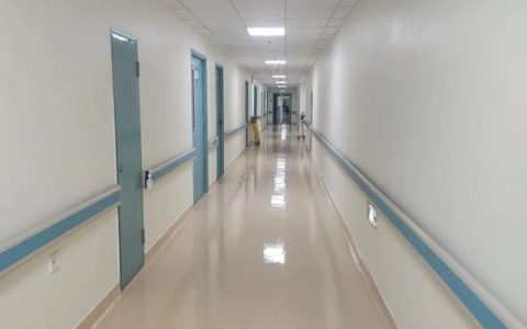 长效守护医疗空间，三银速易新高性能墙地系统为医疗环境翻新提供专业解决方案