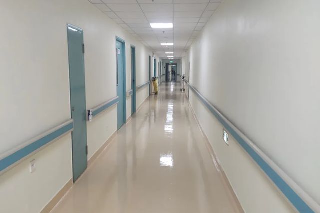 长效守护医疗空间，三银速易新高性能墙地系统为医疗环境翻新提供专业解决方案