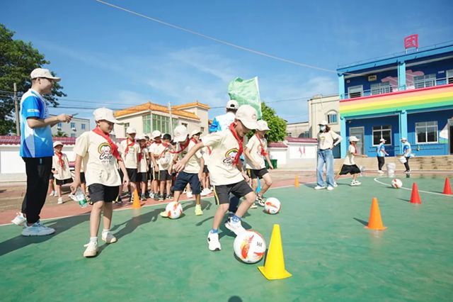 立邦中国携手湛江钢铁爱心帮扶东简小学、龙水小学，用色彩守护儿童成长