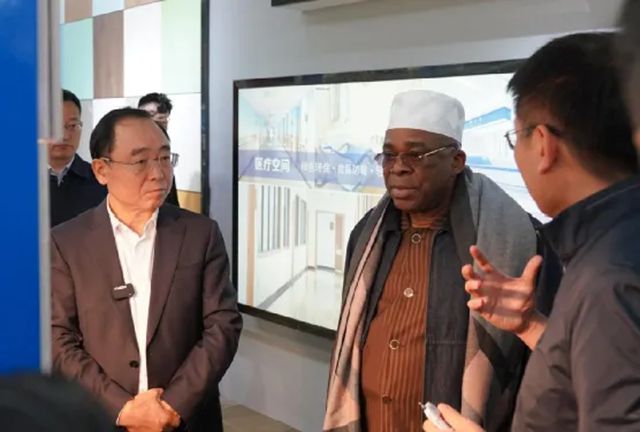 国际交流共探新机|尼日利亚国王代表团莅临富思特参观考察