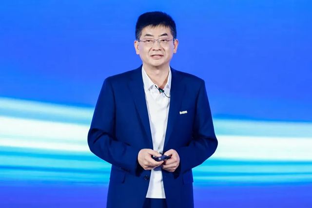 秦占学会长应邀出席居然之家“传承·创新”战略发布会并致辞