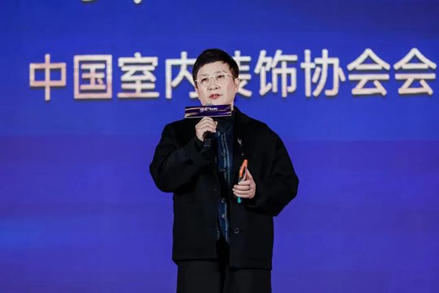 秦占学会长应邀出席居然之家“传承·创新”战略发布会并致辞