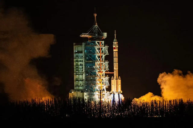 航天梦 中国漆！三棵树携联名新品见证神舟二十一号成功发射