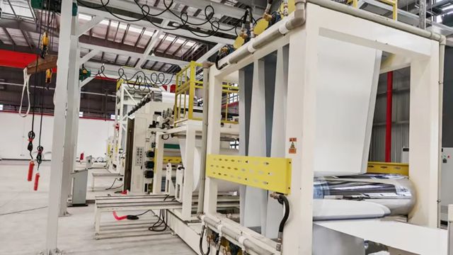 北新防水TPO及OIPS复合功能板新产线相继试产成功！