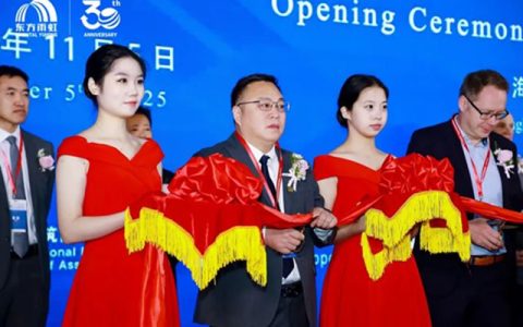东方雨虹全球实力惊艳亮相，防水展首日引爆关注
