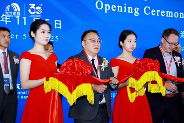 东方雨虹全球实力惊艳亮相，防水展首日引爆关注