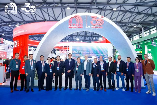 东方雨虹全球实力惊艳亮相，防水展首日引爆关注