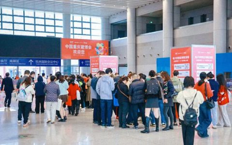 君子兰漆：以水漆技术领航产业升维，共筑渝派定制绿色未来