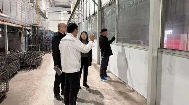 三峡油漆赴威马农机参观交流