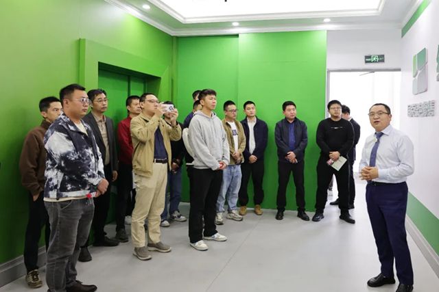 聚焦绿色修缮！同安区政府领导一行莅临固克节能，解锁城市更新新路径！