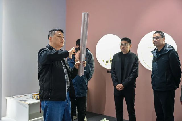 热烈欢迎浙江省涂料工业协会领导一行莅临晨光参观考察，共话涂料新未来！