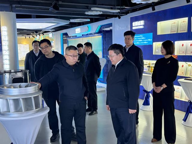 董广明书记率队赴北京开展招商活动，孚日宣威与中车集团签订了合作项目