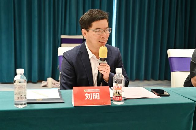 瓦科董事长刘明当选中国建筑材料流通协会副会长和涂料防水经销商专委会副主席