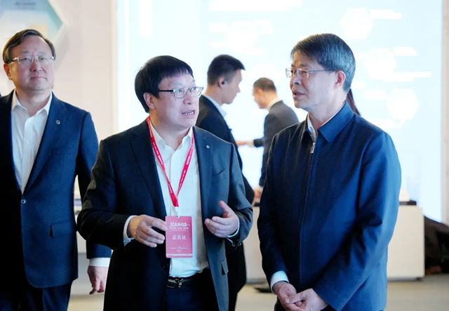 灯塔涂料亮相国博中国制造“十四五”成就展，王于猛出席开幕式