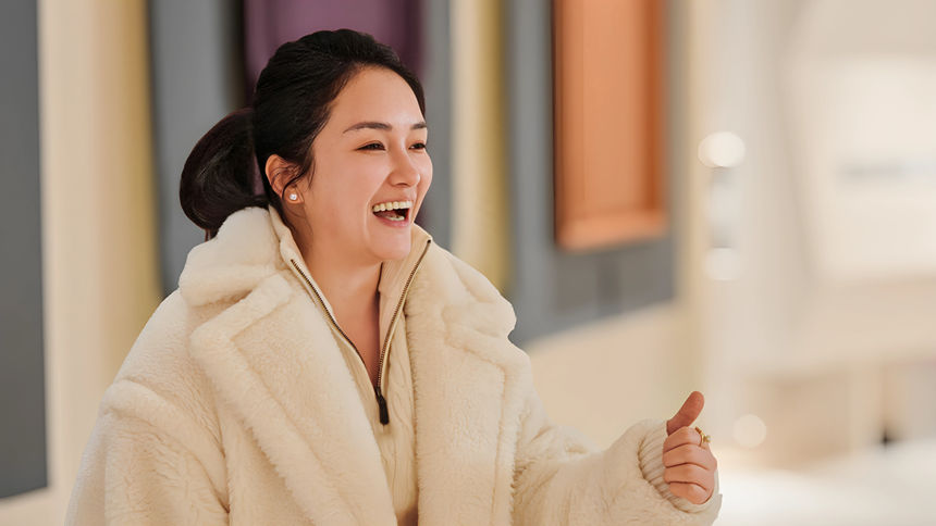 客户说，墙面旧了懒得换？她用十年免费维修，把客户痛点变成转介绍